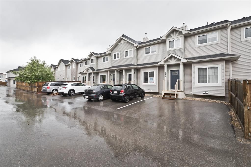 I have sold a property at 511 Strathaven MEWS in Strathmore
